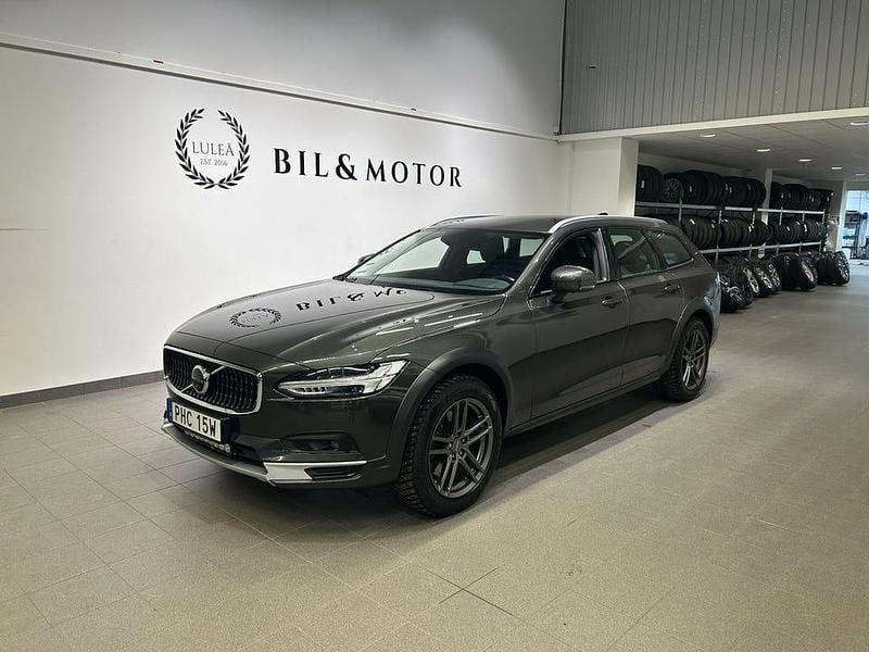 Mörkgrå Begagnad 2021 Volvo V90 CC Kombi | 399 900 kr (Marknadspris) - Bild 1/4