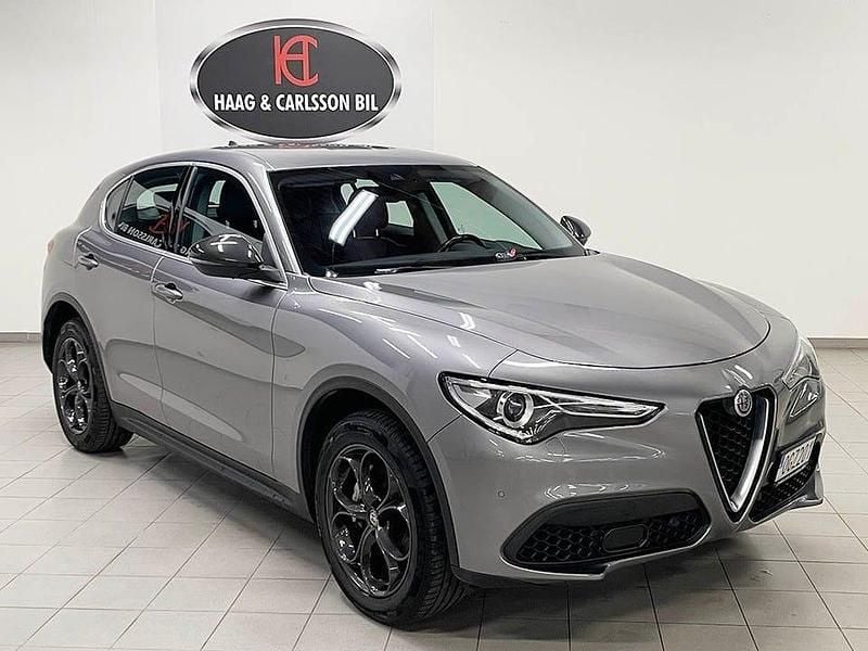 Begagnad Alfa Romeo Stelvio 280 HK (205 kW) 2017 Grå SUV
