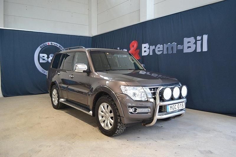 Brun Begagnad 2015 Mitsubishi Pajero SUV | 199 900 kr (Lite dyr) - Bild 1/4