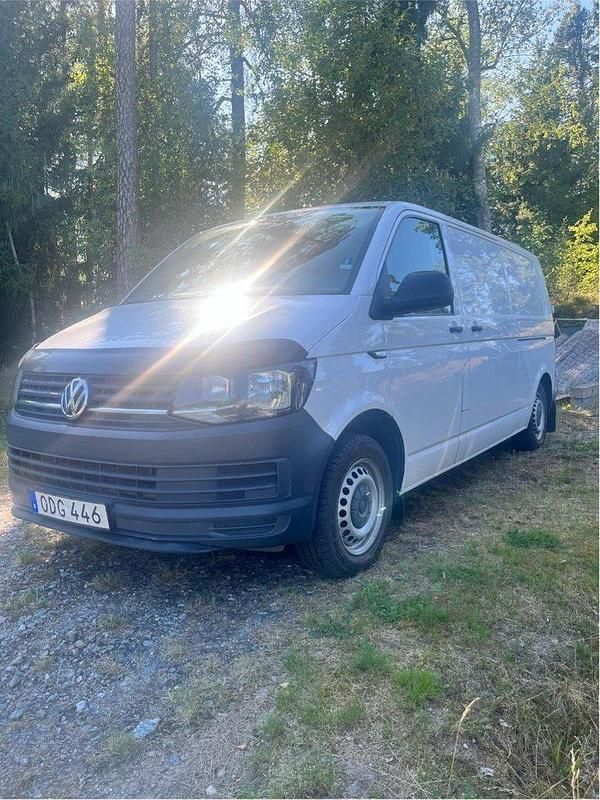 Vit Begagnad 2016 VW T6 Van | 130 000 kr (Superpris) - Bild 1/4