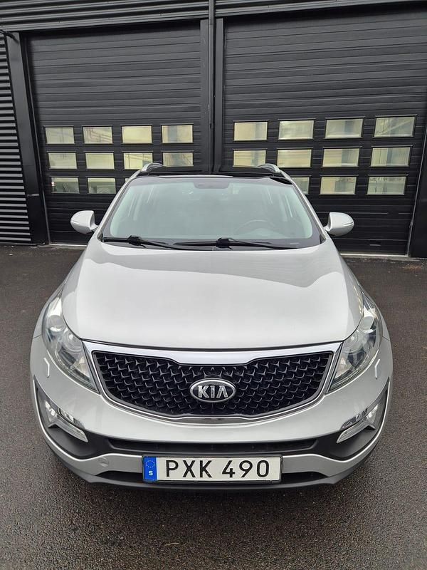 Grå Begagnad 2015 Kia Sportage SUV | 99 900 kr (Marknadspris) - Bild 1/4