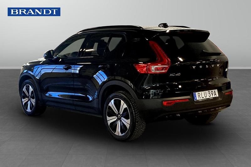 Begagnad Volvo XC40 Single Motor 175 kW (238 HK) 2023 Svart SUV