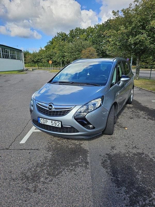 Grå Begagnad 2013 Opel Zafira Tourer Enjoy Minibuss | 85 000 kr (Bra pris) - Bild 1/4