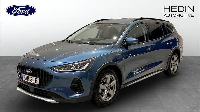 Blå Begagnad 2023 Ford Focus Active Kombi | 219 900 kr (Bra pris) - Bild 1/4