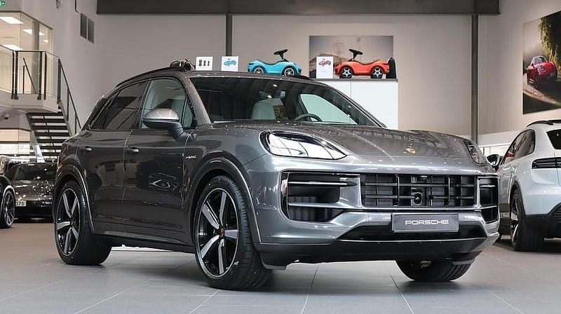 Begagnad Porsche Cayenne 305 HK (224 kW) 2025 Grå SUV