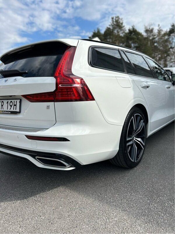 Vit Begagnad 2020 Volvo V60 R-Design Kombi | 289 000 kr (Marknadspris) - Bild 1/4