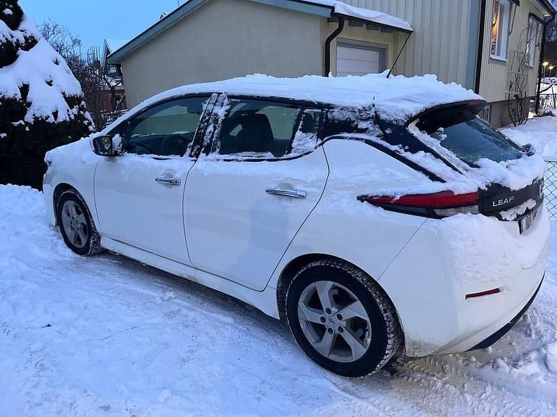 Begagnad 2021 Nissan Leaf Halvkombi | 140 000 kr (Bra pris) - Bild 1/4