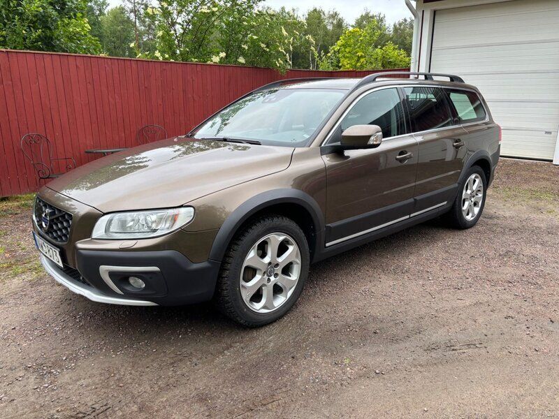 Brun Begagnad 2016 Volvo XC70 Standard SUV | 169 700 kr (Marknadspris) - Bild 1/4