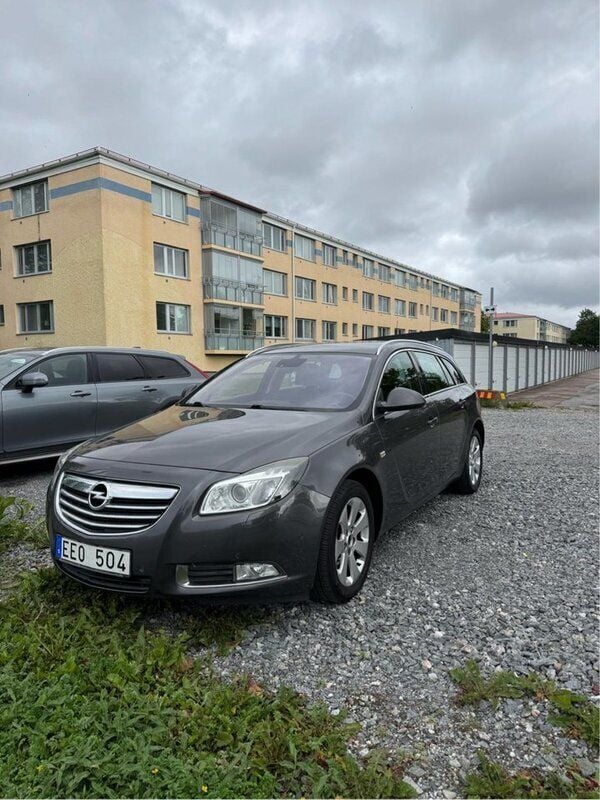 Grå Begagnad 2012 Opel Insignia Edition Kombi | 79 900 kr (Bra pris) - Bild 1/4