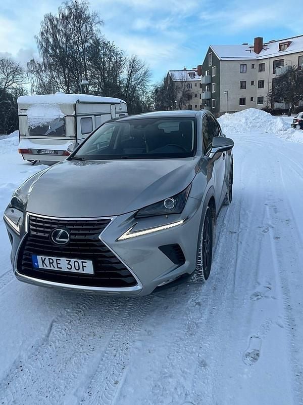 Begagnad 2019 Lexus NX300h SUV | 309 000 kr (Marknadspris) - Bild 1/4
