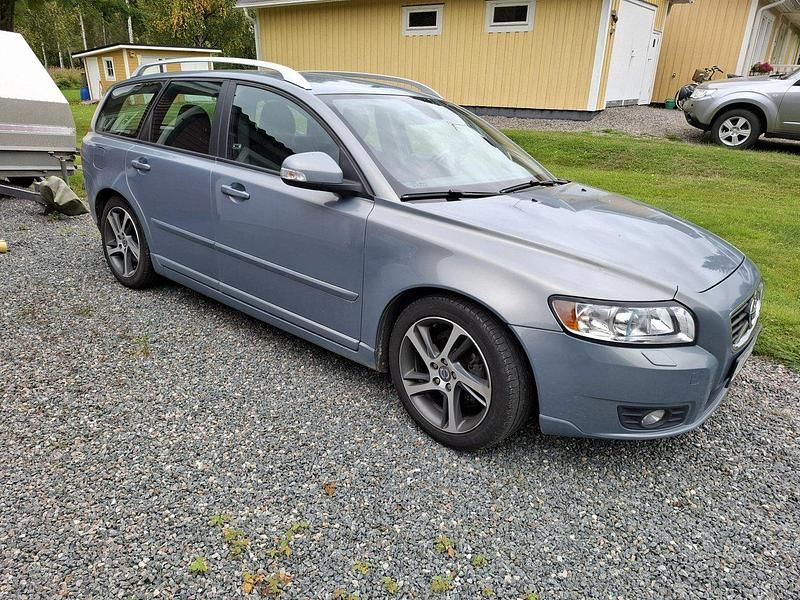 Blå Begagnad 2012 Volvo V50 Momentum Kombi | 30 000 kr (Marknadspris) - Bild 1/1