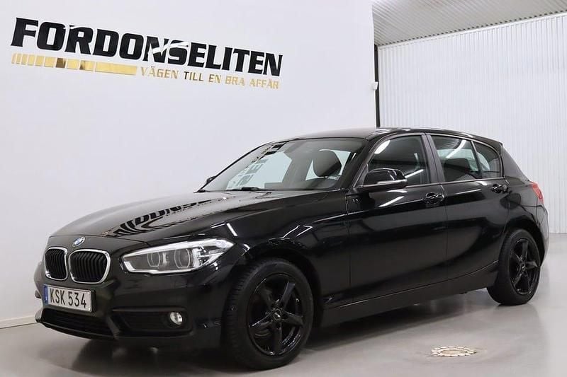 Svart Begagnad 2015 BMW 116 Advantage Halvkombi | 114 900 kr (Marknadspris) - Bild 1/4