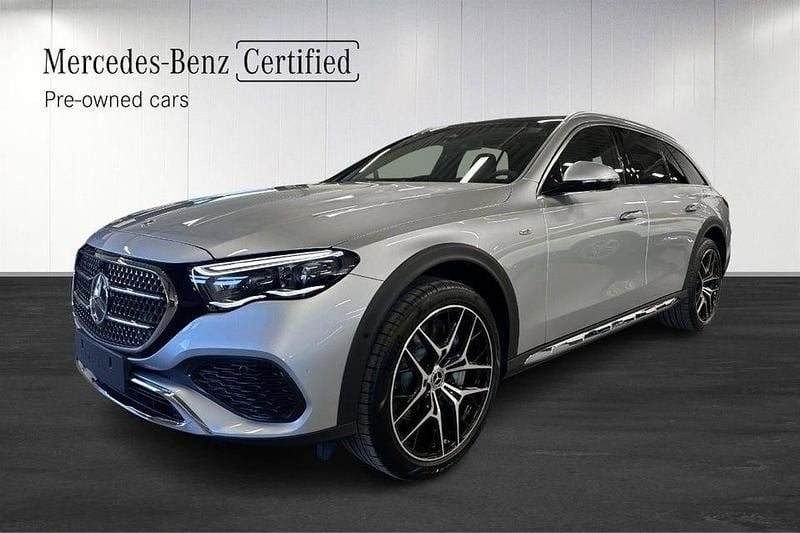 Silver Begagnad 2025 Mercedes E300 Kombi | 764 900 kr - Bild 1/4