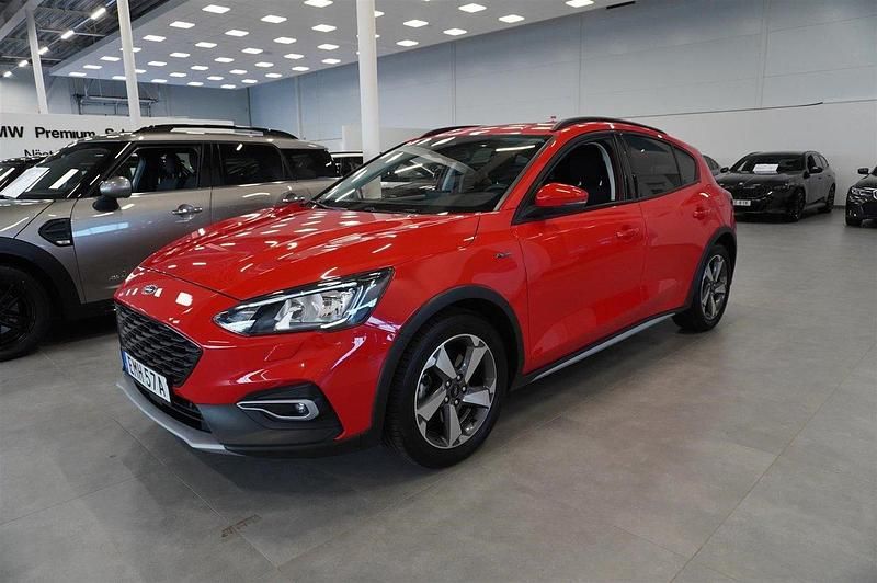 Röd Begagnad 2019 Ford Focus Active Halvkombi | 164 800 kr (Marknadspris) - Bild 1/4