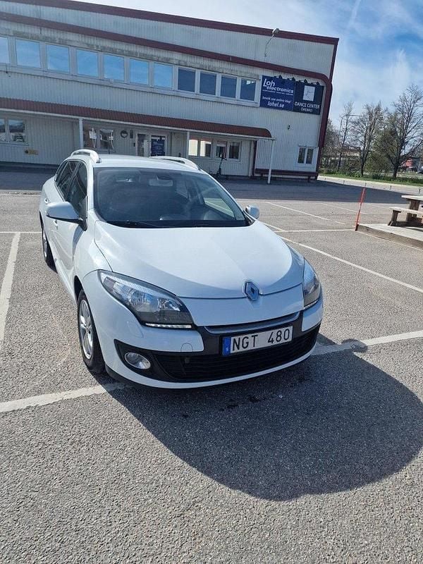 Vit Begagnad 2013 Renault Mégane GrandTour Kombi | 39 995 kr (Bra pris) - Bild 1/4