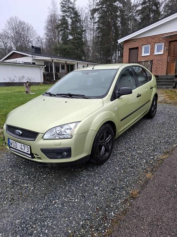 Begagnad 2005 Ford Focus Halvkombi | 26 500 kr (Marknadspris) - Bild 1/4