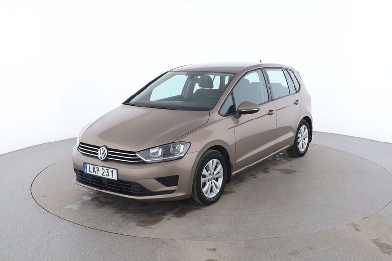 Brun Begagnad 2015 VW Golf Sportsvan Minibuss | 102 000 kr - Bild 1/4