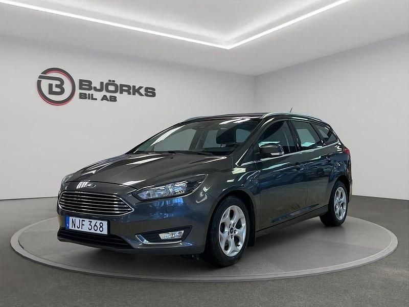 Grå Begagnad 2016 Ford Focus Titanium Kombi | 108 500 kr (Marknadspris) - Bild 1/4