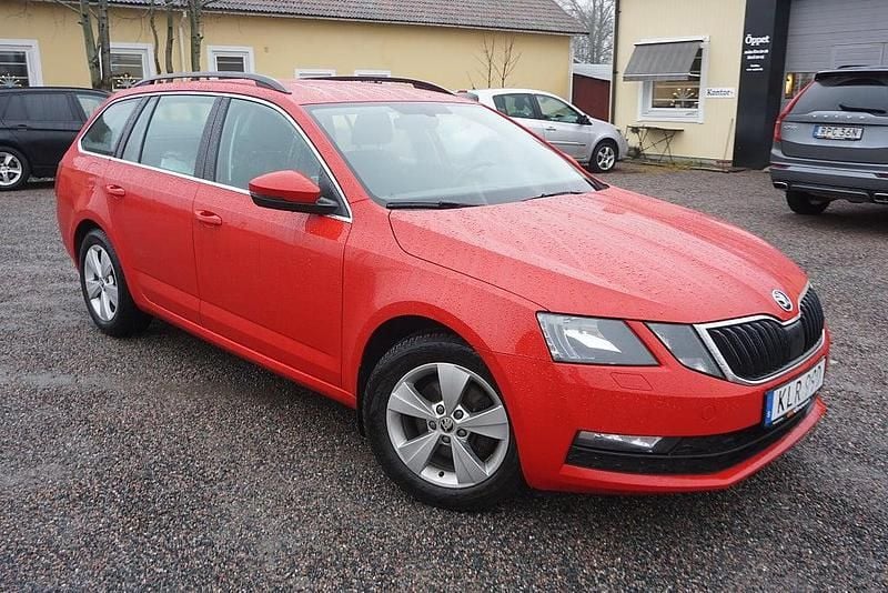 Begagnad Skoda Octavia Ambition 116 HK (85 kW) 2019 Röd Kombi