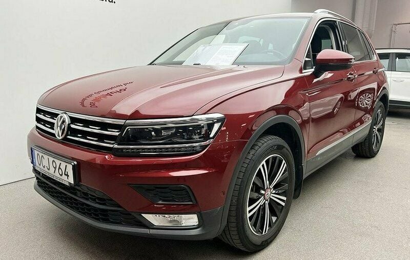 Röd Begagnad 2017 VW Tiguan Executive SUV | 254 900 kr (Marknadspris) - Bild 1/4