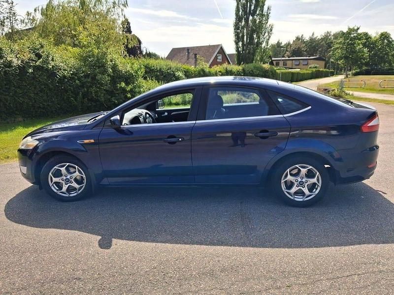 Blå Begagnad 2009 Ford Mondeo Titanium Halvkombi | 39 500 kr (Marknadspris) - Bild 1/3