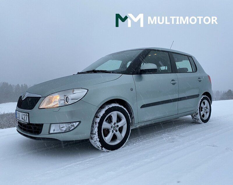 Ljusgrön (grön) Begagnad 2011 Skoda Fabia Elegance Halvkombi | 59 900 kr (Marknadspris) - Bild 1/4