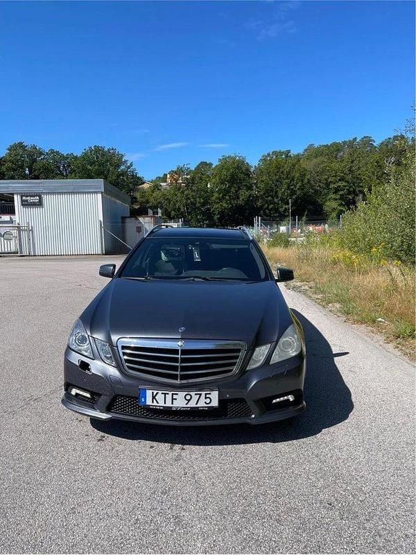 Grå Begagnad 2010 Mercedes E220 AMG Kombi | 60 000 kr - Bild 1/4