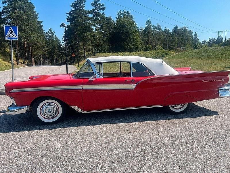 Röd Begagnad 1957 Ford Fairlane Cab | 449 000 kr - Bild 1/4