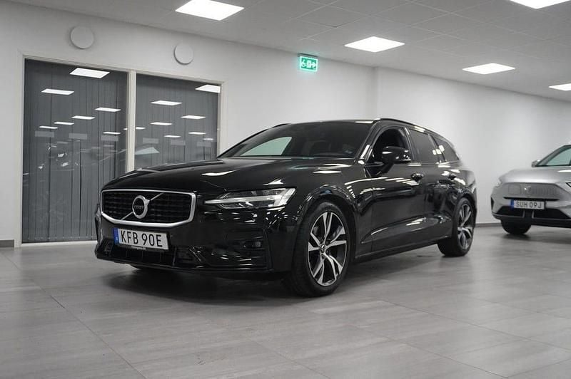 Svart Begagnad 2019 Volvo V60 R-Design Kombi | 299 800 kr (Dyr) - Bild 1/4