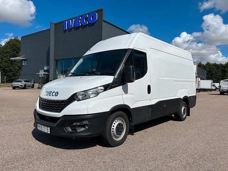 Vit Begagnad 2022 Iveco Daily Van | 323 750 kr (Superpris) - Bild 1/4