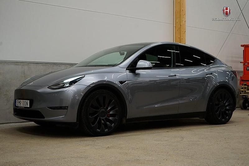Begagnad Tesla Model Y Performance 392 kW (534 HK) 2023 Grå SUV