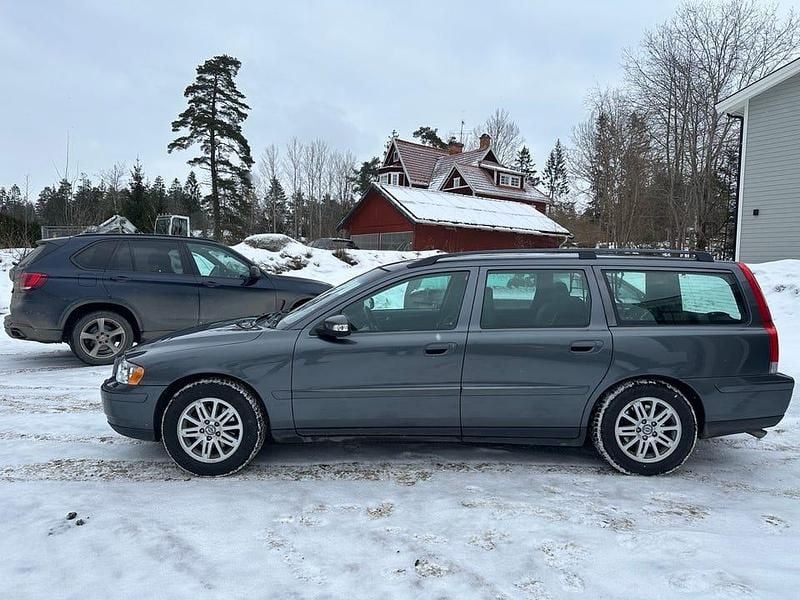 Begagnad Volvo V70 170 HK (125 kW) 2007 Gray metallic Kombi
