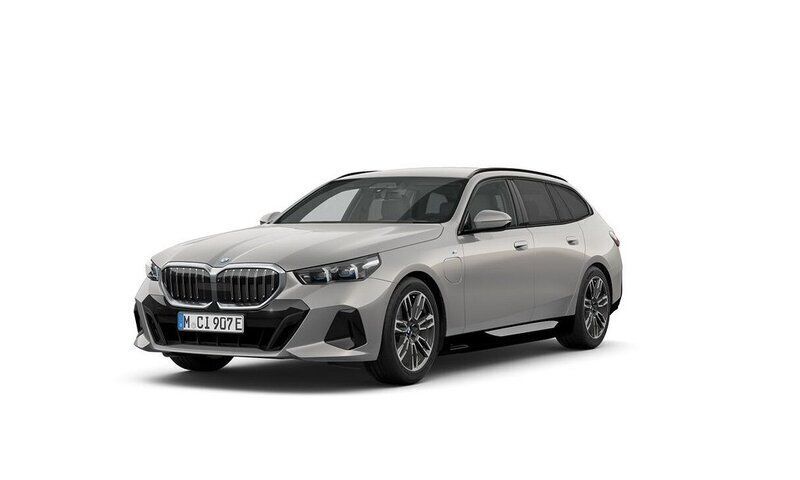 Oxide grey metallic Begagnad 2025 BMW 530e M Sport Kombi | 719 500 kr - Bild 1/4