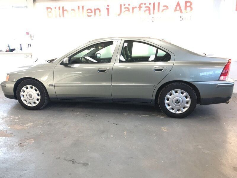 Ljusgrön Begagnad 2005 Volvo S60 Kinetic Sedan | 48 900 kr (Lite dyr) - Bild 1/4