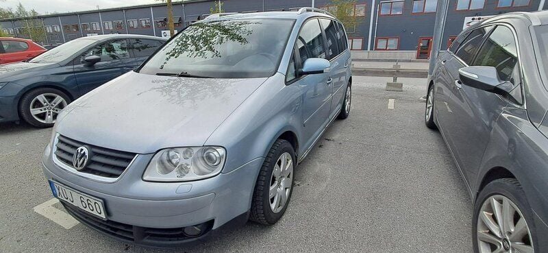 Blå Begagnad 2006 VW Touran Highline Minibuss | 20 000 kr - Bild 1/4