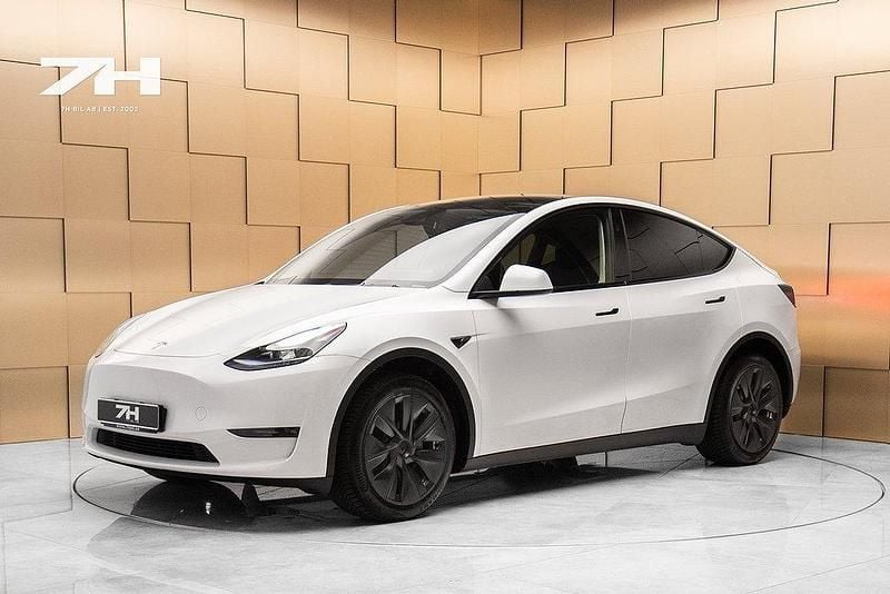 Begagnad 2024 Tesla Model Y Long Range RWD SUV | 449 900 kr (Dyr) - Bild 1/4