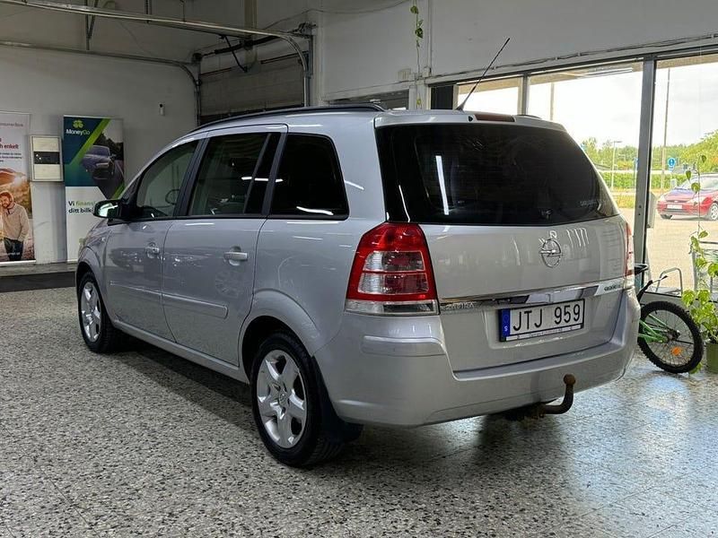 Begagnad Opel Zafira 150 HK (110 kW) 2009 Grå Minibuss