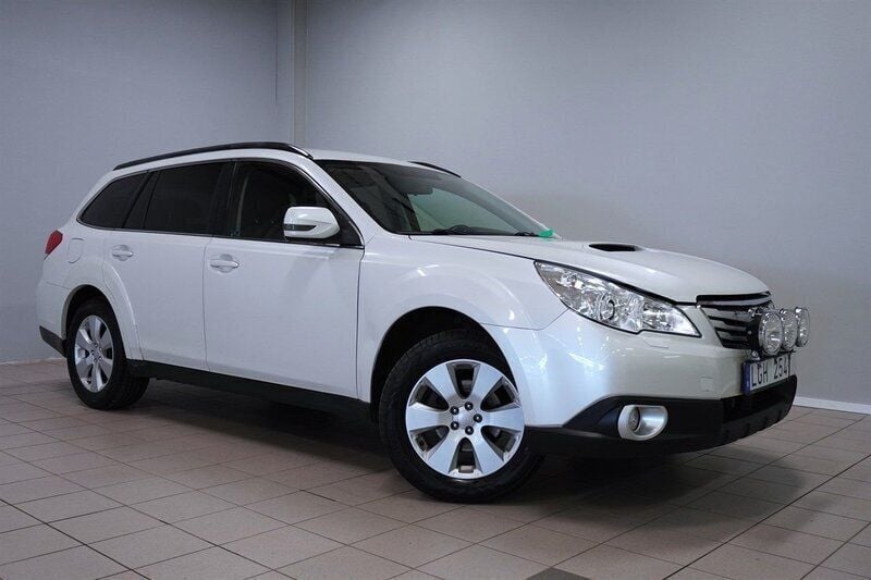 Vit Begagnad 2011 Subaru Outback SUV | 57 800 kr (Marknadspris) - Bild 1/4
