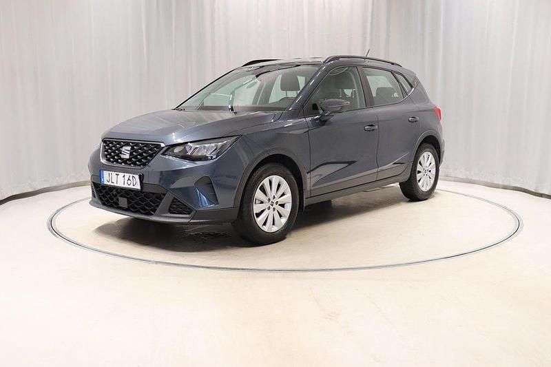 Grå Begagnad 2024 Seat Arona SUV | 199 800 kr (Marknadspris) - Bild 1/4
