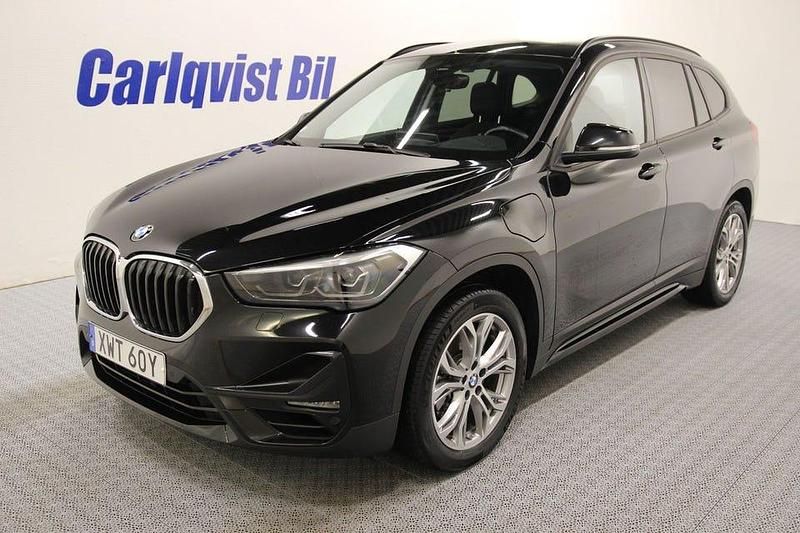 Svart Begagnad 2021 BMW X1 Sport Line SUV | 299 000 kr - Bild 1/4