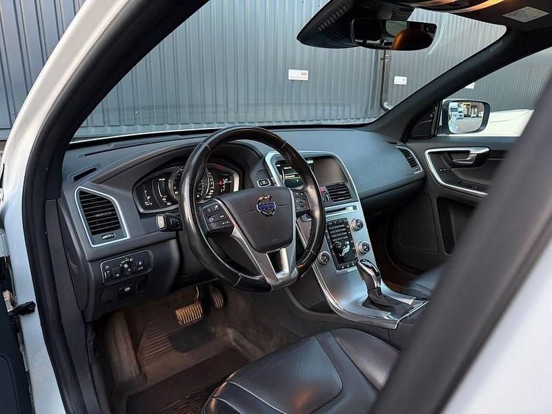 Begagnad Volvo XC60 Summum 190 HK (139 kW) 2016 Vit SUV