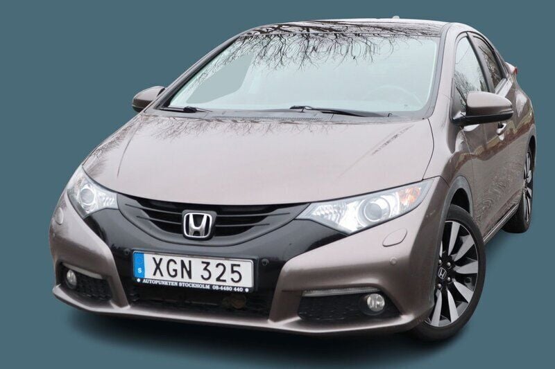 Ljusbrun Begagnad 2014 Honda Civic Executive Halvkombi | 115 000 kr (Marknadspris) - Bild 1/4