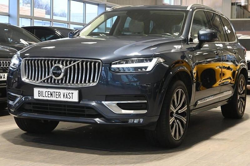 Mörkblå Begagnad 2019 Volvo XC90 Inscription SUV | 399 000 kr (Marknadspris) - Bild 1/4