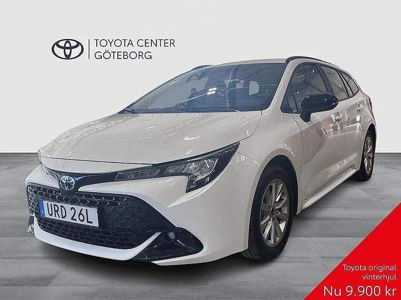Vit Begagnad 2025 Toyota Corolla Active Kombi | 289 900 kr (Marknadspris) - Bild 1/3