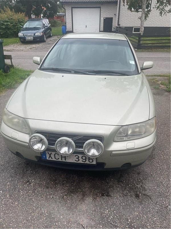 Brun Begagnad 2006 Volvo S60 Business Edition Sedan | 15 000 kr (Superpris) - Bild 1/4