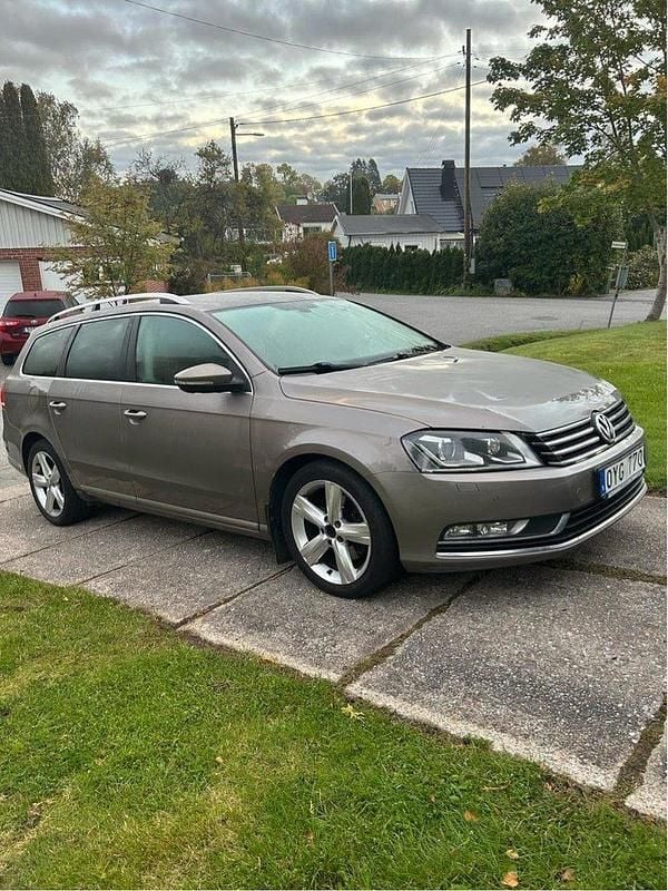 Brun Begagnad 2012 VW Passat Kombi | 43 000 kr (Superpris) - Bild 1/4