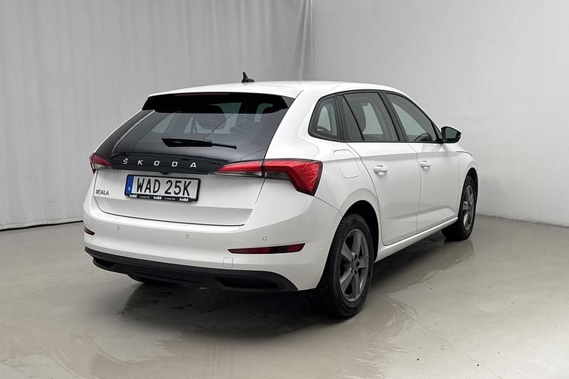 Begagnad Skoda Scala 110 HK (80 kW) 2023 Vit Halvkombi