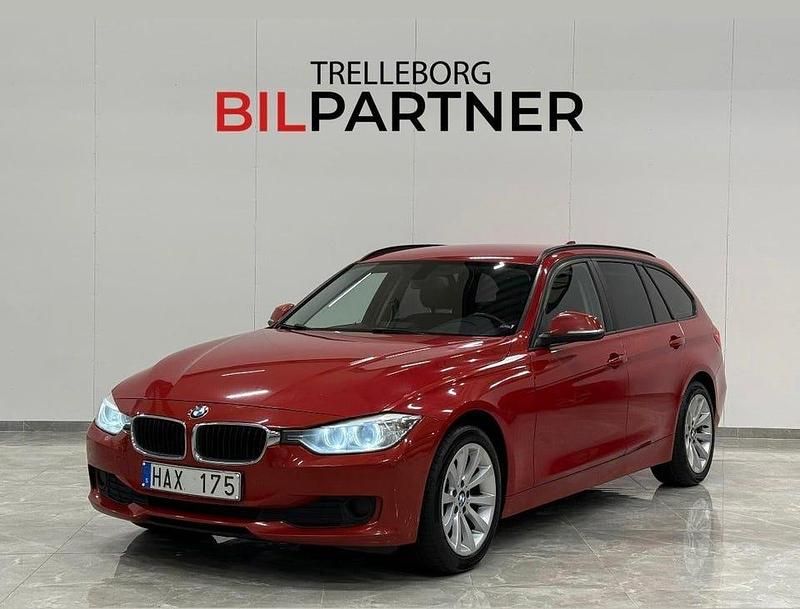 Röd Begagnad 2012 BMW 320 Kombi | 99 900 kr (Marknadspris) - Bild 1/4
