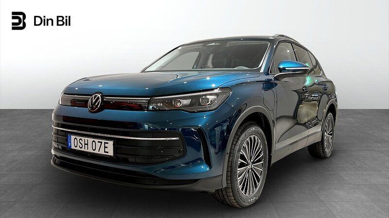 Mörkblå Ny 2025 VW Tiguan Life SUV | 556 100 kr (Marknadspris) - Bild 1/4