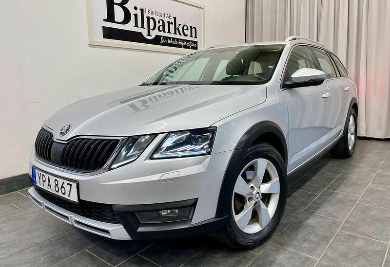 Silver Begagnad 2017 Skoda Octavia Scout Kombi | 169 900 kr (Marknadspris) - Bild 1/3